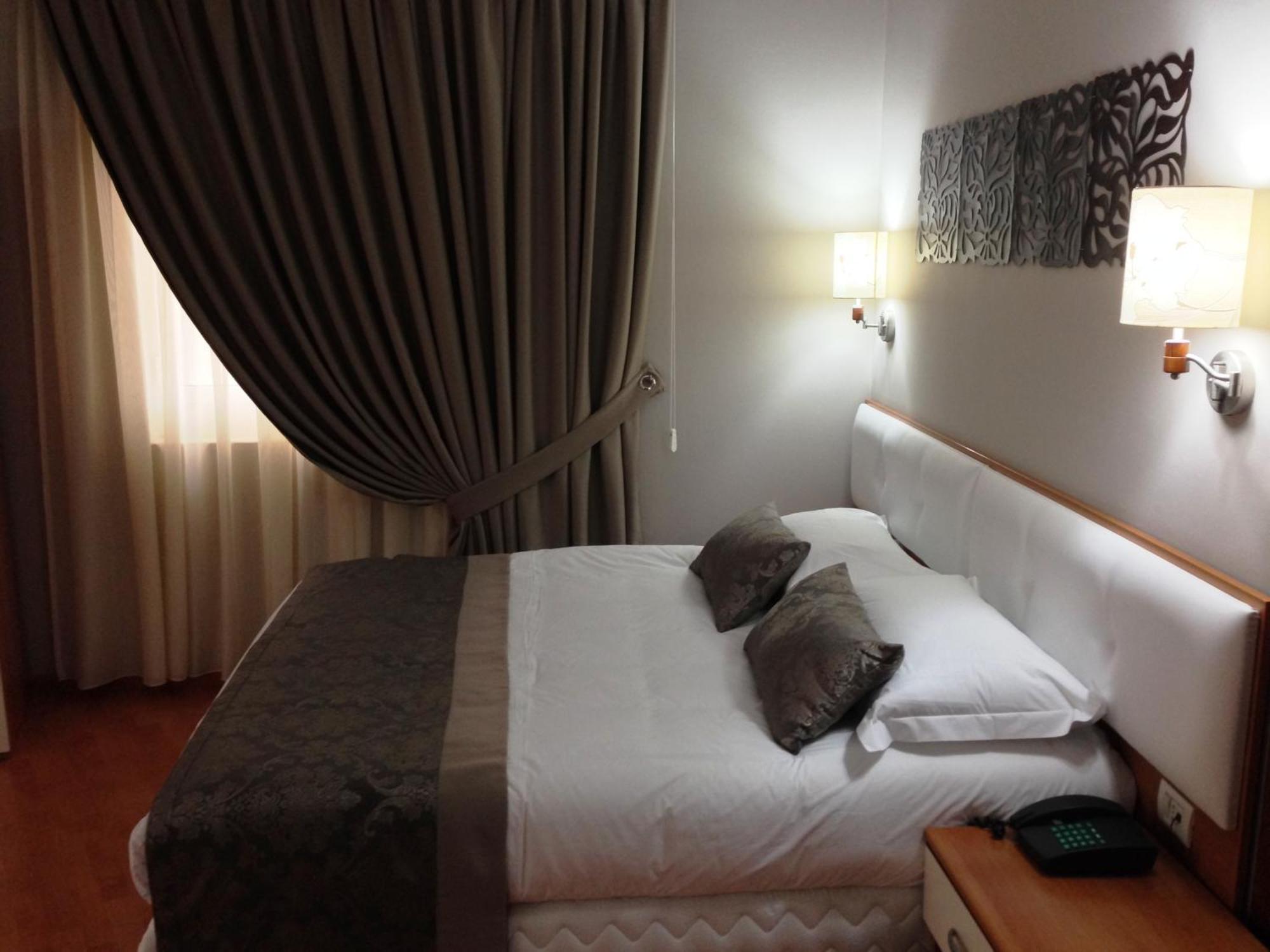 Hotel Arvi Durrës Habitación foto