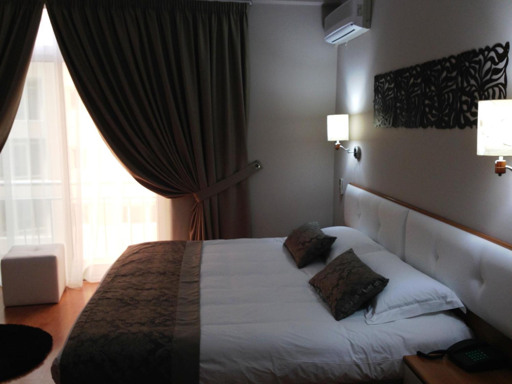 Hotel Arvi Durrës Habitación foto