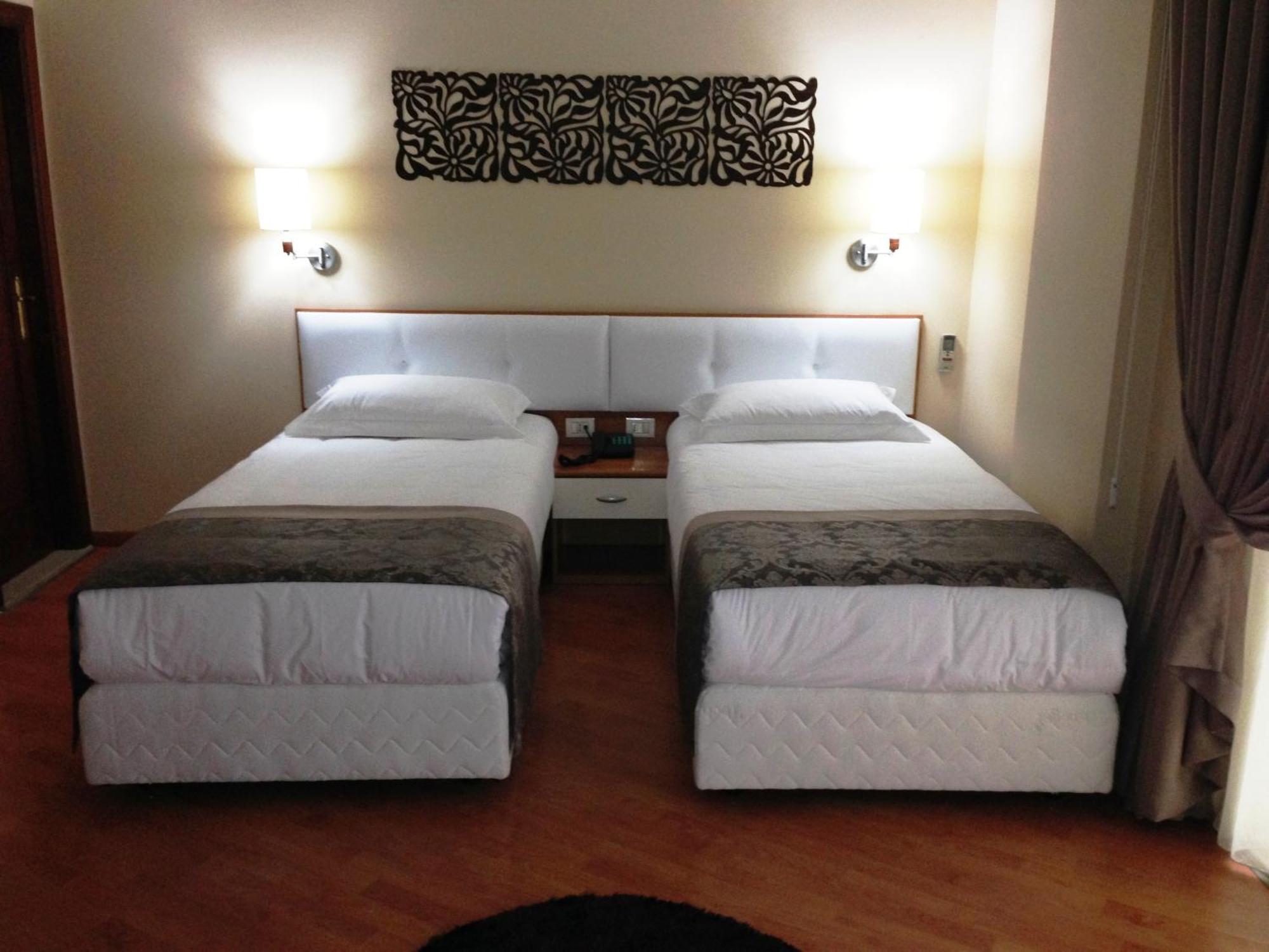 Hotel Arvi Durrës Habitación foto