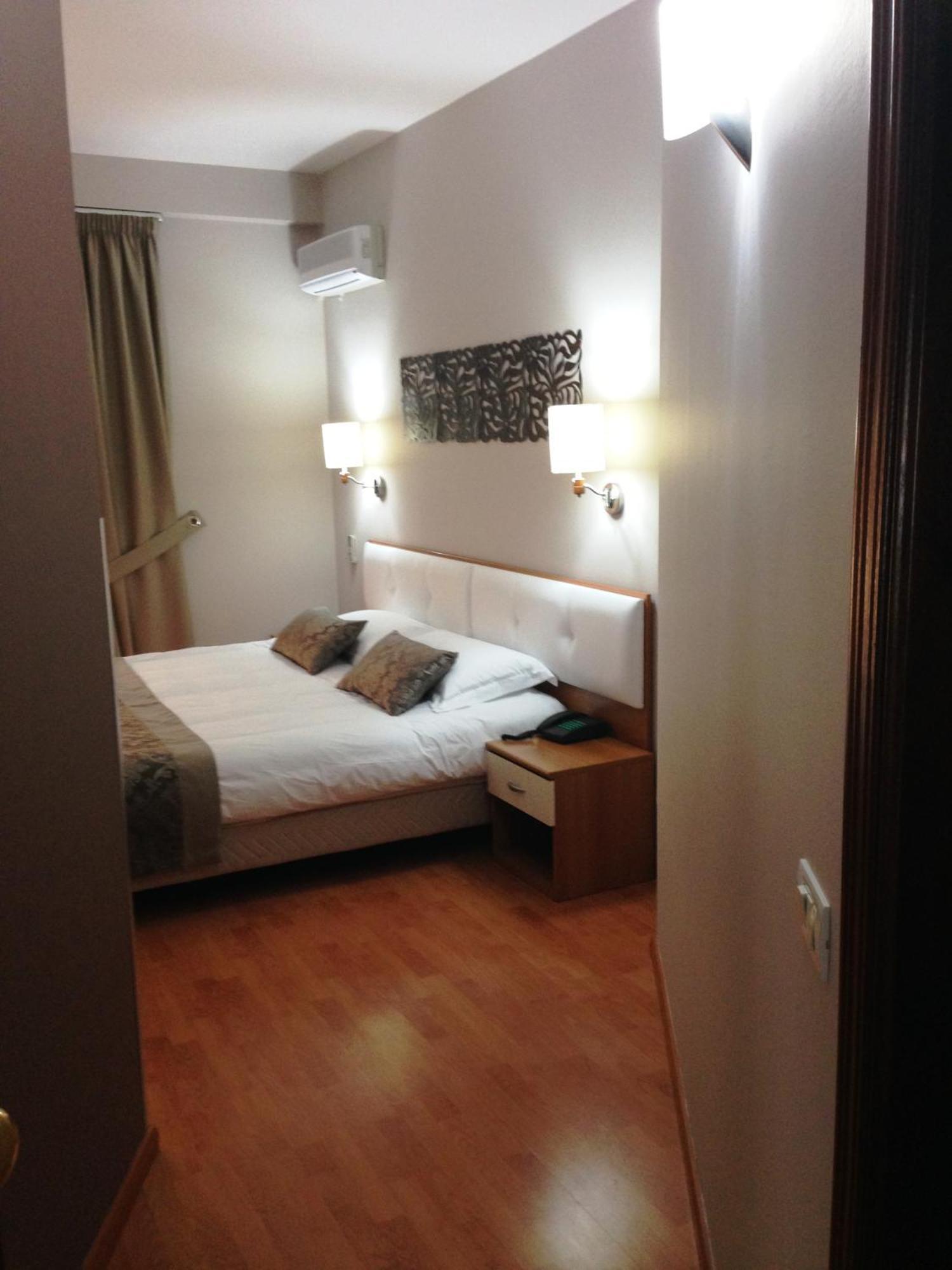 Hotel Arvi Durrës Habitación foto
