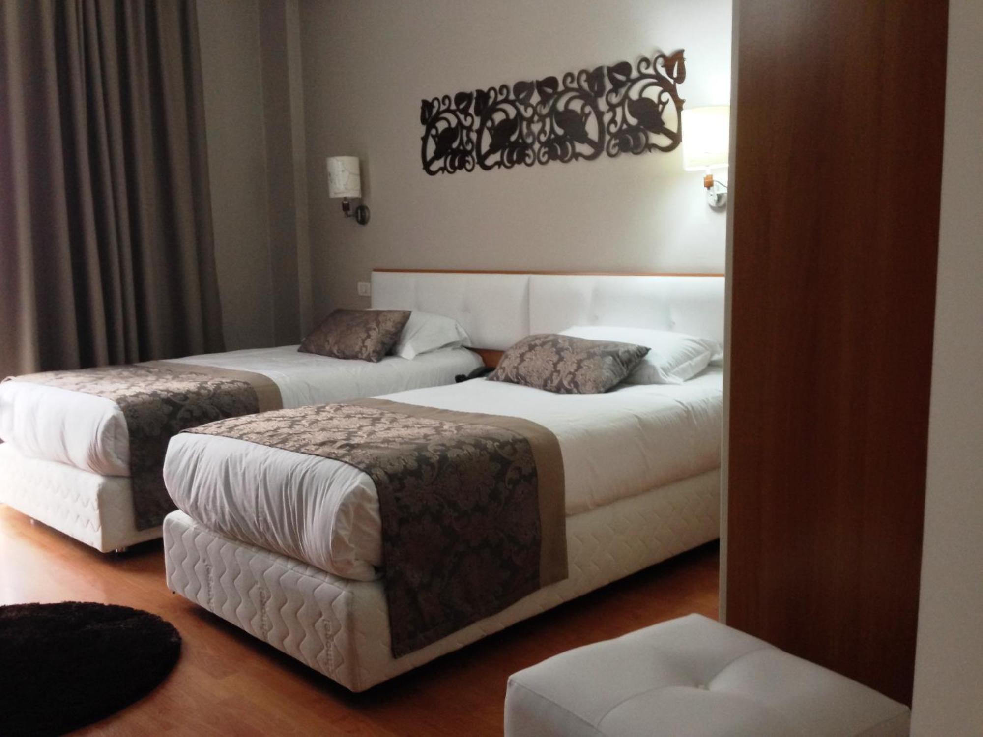 Hotel Arvi Durrës Habitación foto