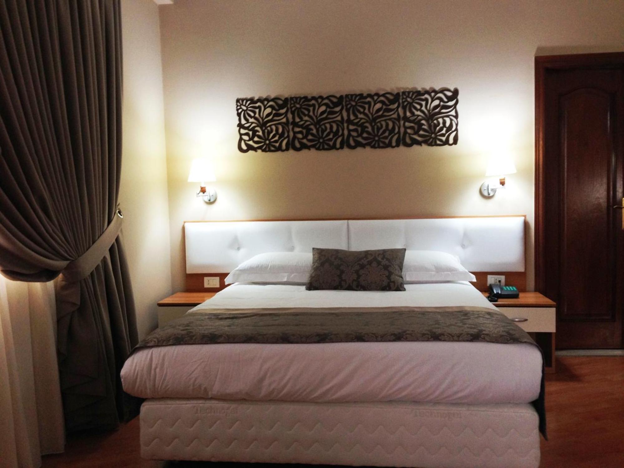 Hotel Arvi Durrës Habitación foto